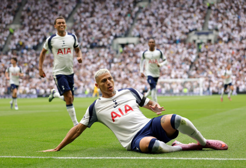 Opening weekend of 2025-26 | Season 35 of the English Premier League: Richarlison celebrates against Burnley 