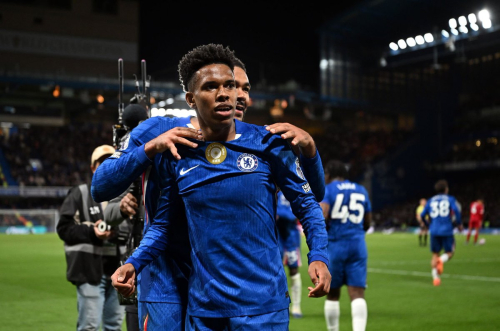 Discover the top 5 youngest Chelsea goalscorers in Premier League history, from Mikael Forssell’s record-setting strike to Estevão Willian’s historic winner against Liverpool, highlighting the Blues’ tradition of youthful brilliance.