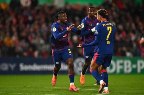 A thrilling weekend of European football beckons as top clubs clash across the Premier League, Serie A, LaLiga, Bundesliga, and Ligue 1. From Tottenham vs Chelsea to Bayern vs Leverkusen and Liverpool’s fightback hopes, dive into the standout fixtures, key storylines, and bold match predictions shaping the season’s narrative.