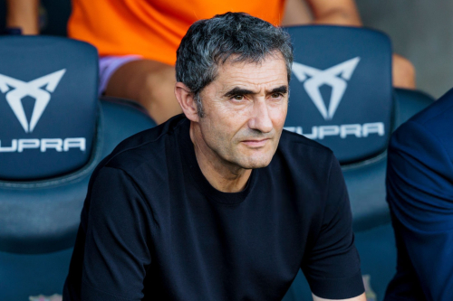 A thrilling weekend of European football beckons as top clubs clash across the Premier League, Serie A, LaLiga, Bundesliga, and Ligue 1. From Tottenham vs Chelsea to Bayern vs Leverkusen and Liverpool’s fightback hopes, dive into the standout fixtures, key storylines, and bold match predictions shaping the season’s narrative.