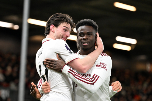 Arsenal extends their lead to six points in a thrilling Premier League Week 20! Highlights include Manchester City’s slip-up against managerless Chelsea, Liverpool’s late heartbreak at Fulham, and Wolves’ stunning first win of the season. Get the full roundup of all 10 games, from Igor Thiago’s hat-trick to Aston Villa’s home dominance.