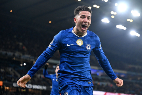 Arsenal extends their lead to six points in a thrilling Premier League Week 20! Highlights include Manchester City’s slip-up against managerless Chelsea, Liverpool’s late heartbreak at Fulham, and Wolves’ stunning first win of the season. Get the full roundup of all 10 games, from Igor Thiago’s hat-trick to Aston Villa’s home dominance.