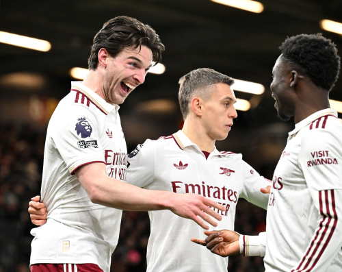 Arsenal extends their lead to six points in a thrilling Premier League Week 20! Highlights include Manchester City’s slip-up against managerless Chelsea, Liverpool’s late heartbreak at Fulham, and Wolves’ stunning first win of the season. Get the full roundup of all 10 games, from Igor Thiago’s hat-trick to Aston Villa’s home dominance.