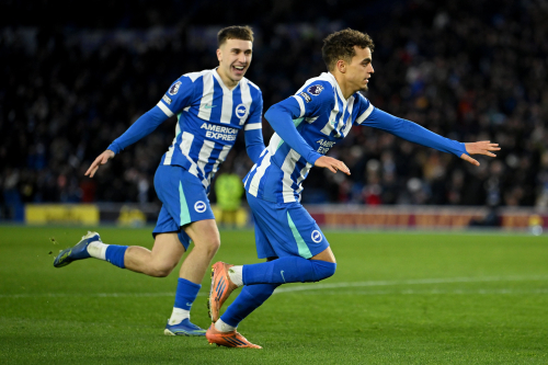 Arsenal extends their lead to six points in a thrilling Premier League Week 20! Highlights include Manchester City’s slip-up against managerless Chelsea, Liverpool’s late heartbreak at Fulham, and Wolves’ stunning first win of the season. Get the full roundup of all 10 games, from Igor Thiago’s hat-trick to Aston Villa’s home dominance.