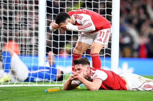 Highlights of the weekend: Table toppers win as European and relegation races heat up