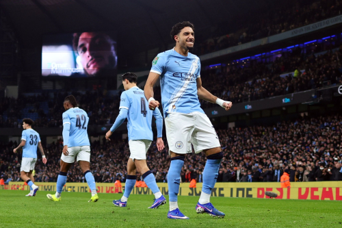 Preview the biggest high-stakes matches in Europe's top five leagues for February 21-22, 2026. From the North London Derby under Igor Tudor to Bayern’s battle with Frankfurt and Lyon’s historic win streak, get expert analysis, injury news, and score predictions for the weekend's elite football action.