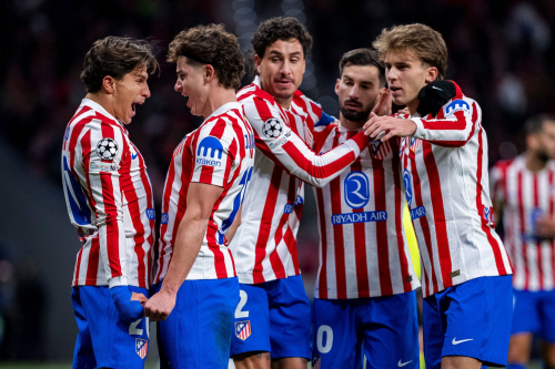 Preview the biggest high-stakes matches in Europe's top five leagues for February 21-22, 2026. From the North London Derby under Igor Tudor to Bayern’s battle with Frankfurt and Lyon’s historic win streak, get expert analysis, injury news, and score predictions for the weekend's elite football action.